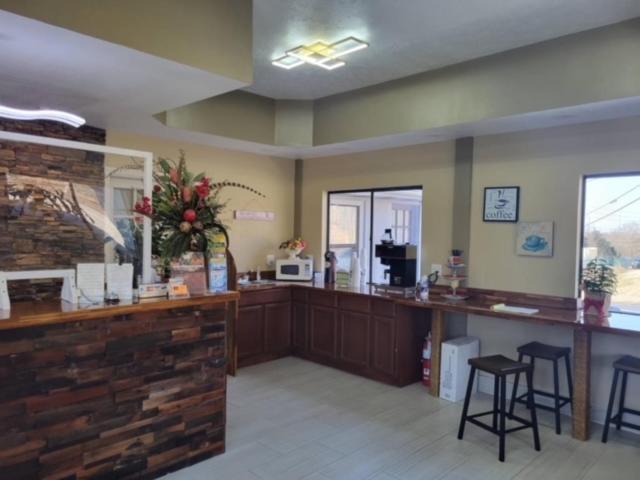 Smokies Inn - New Linens & Ultrafast Wifi - Friendliest Hospitality Guaranteed! Kodak Dış mekan fotoğraf