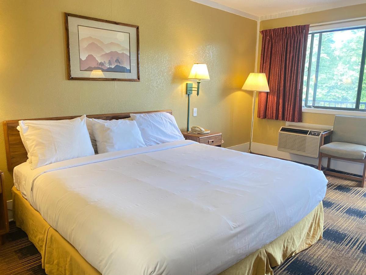 Smokies Inn - New Linens & Ultrafast Wifi - Friendliest Hospitality Guaranteed! Kodak Dış mekan fotoğraf